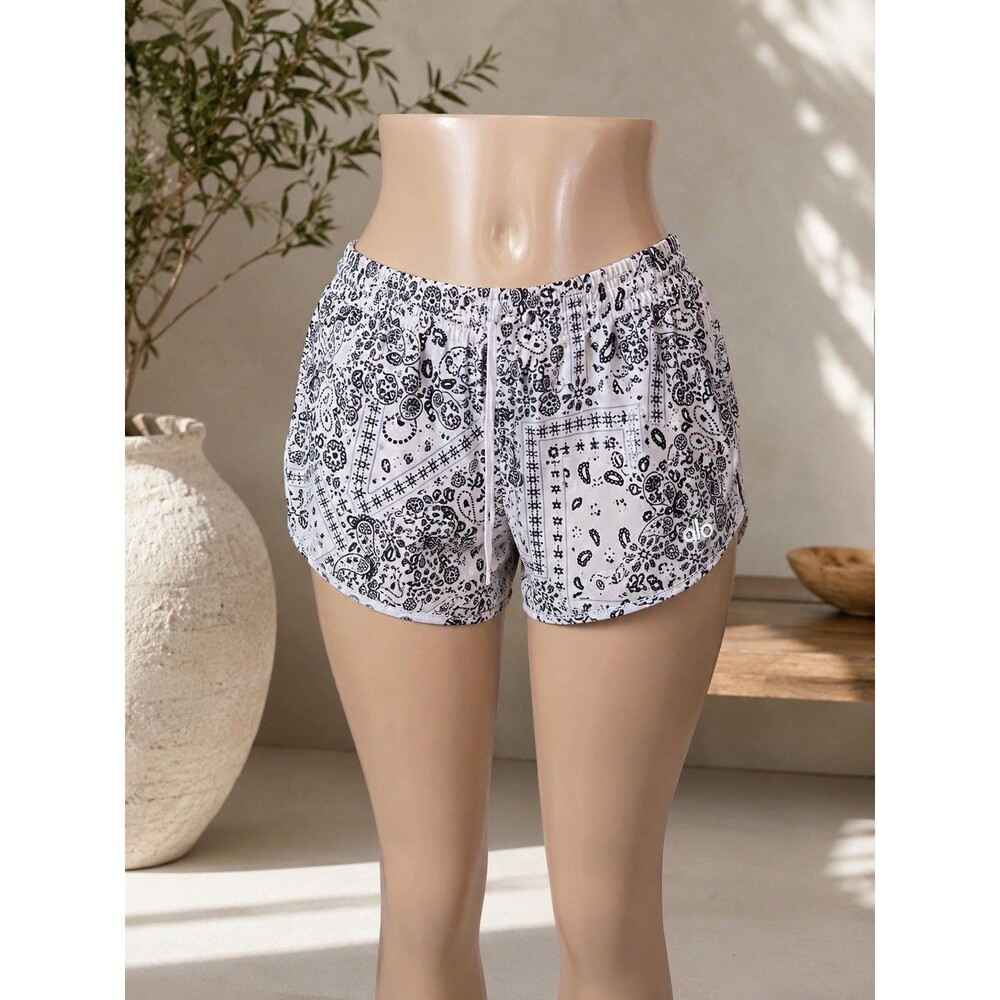 Alo Yoga Women’s White/Black Paisley Athletic Shorts best for s/m